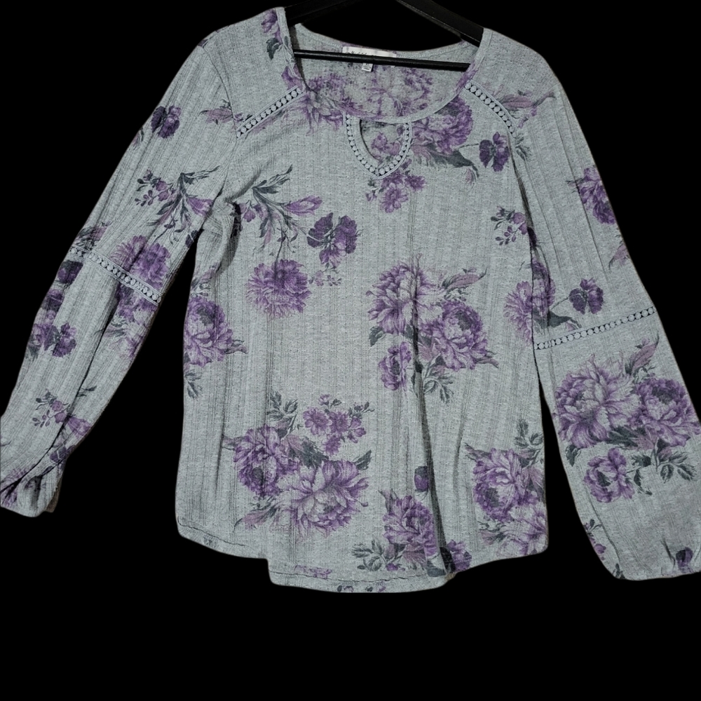 Long-sleeved top